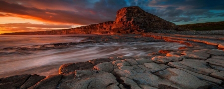 Painting on Red - Tomasz Janicki - 36184182